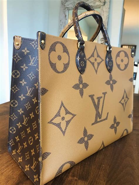 lv otg mm|louis vuitton black onthego mm.